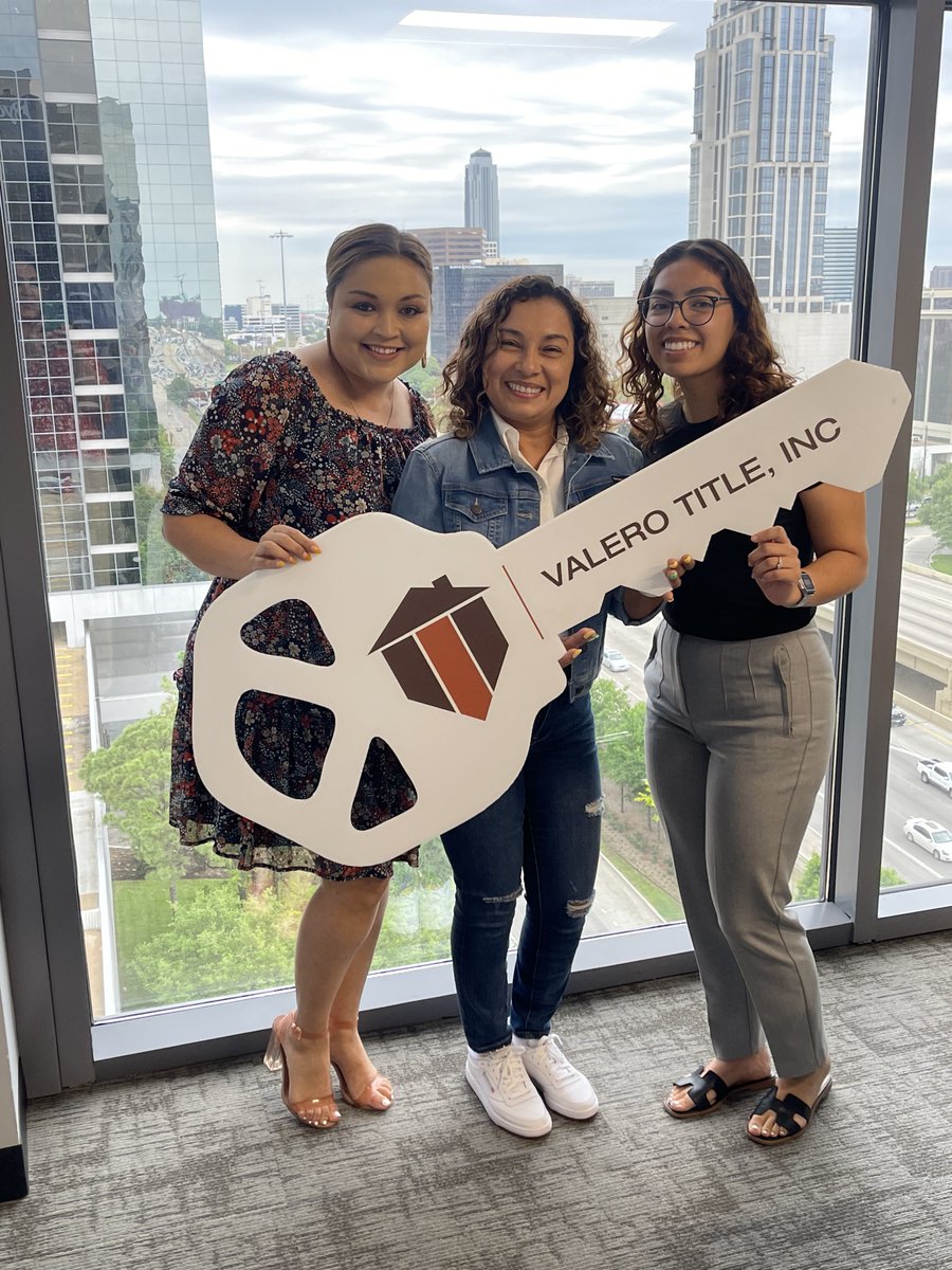 HouCLT's tweet photo. Nothing is better than closing on your home than having friends, family, &amp; your realtor apart of the special moment. Thanks to Valero Title Company for capturing this moment. 
#houstonclt #houstoncommunitylandtrust
#affordablehousing #land trusts https://t.co/xQQigcVKYB