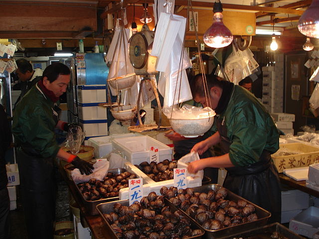 Tsukiji / Toyosu Fish Market

It looks like the market is a microcosm of Japanese culture.