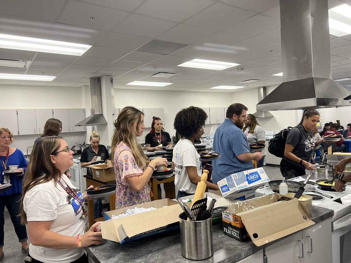 LehighMiddle's tweet photo. Thank you Waffle House for the delicious teacher appreciation breakfast this morning! We appreciate you!! @WaffleHouse (Daniels Location- 9420 Daniels Pkwy) Thank you! 

#Bruins #LehighMiddle #teacherappreciationweek https://t.co/uJe8tnO1Uv