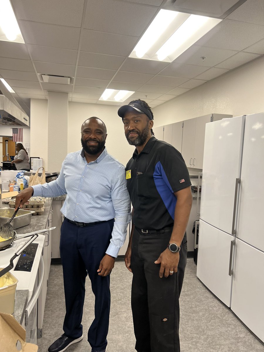 LehighMiddle's tweet photo. Thank you Waffle House for the delicious teacher appreciation breakfast this morning! We appreciate you!! @WaffleHouse (Daniels Location- 9420 Daniels Pkwy) Thank you! 

#Bruins #LehighMiddle #teacherappreciationweek https://t.co/uJe8tnO1Uv