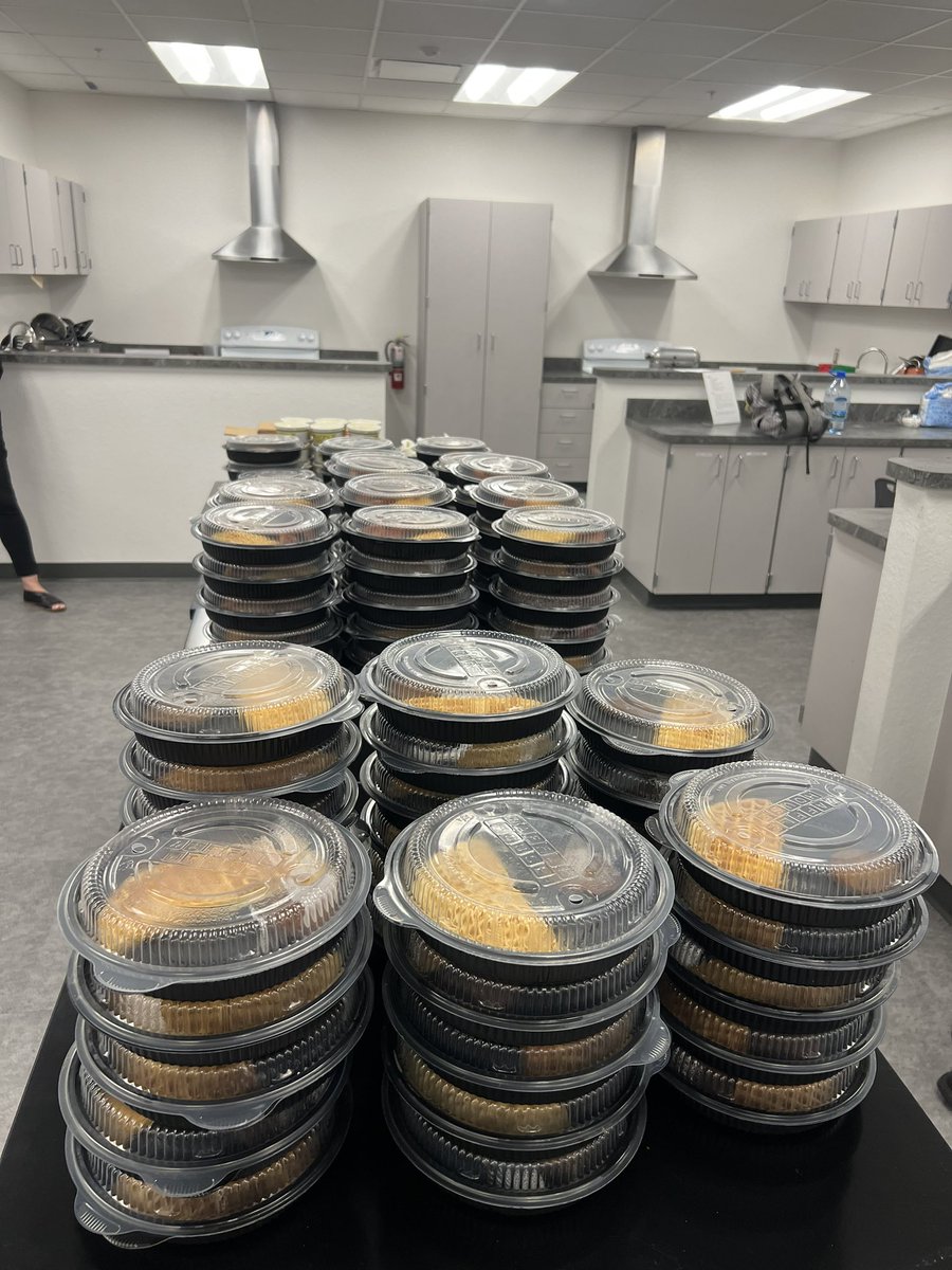 LehighMiddle's tweet photo. Thank you Waffle House for the delicious teacher appreciation breakfast this morning! We appreciate you!! @WaffleHouse (Daniels Location- 9420 Daniels Pkwy) Thank you! 

#Bruins #LehighMiddle #teacherappreciationweek https://t.co/uJe8tnO1Uv