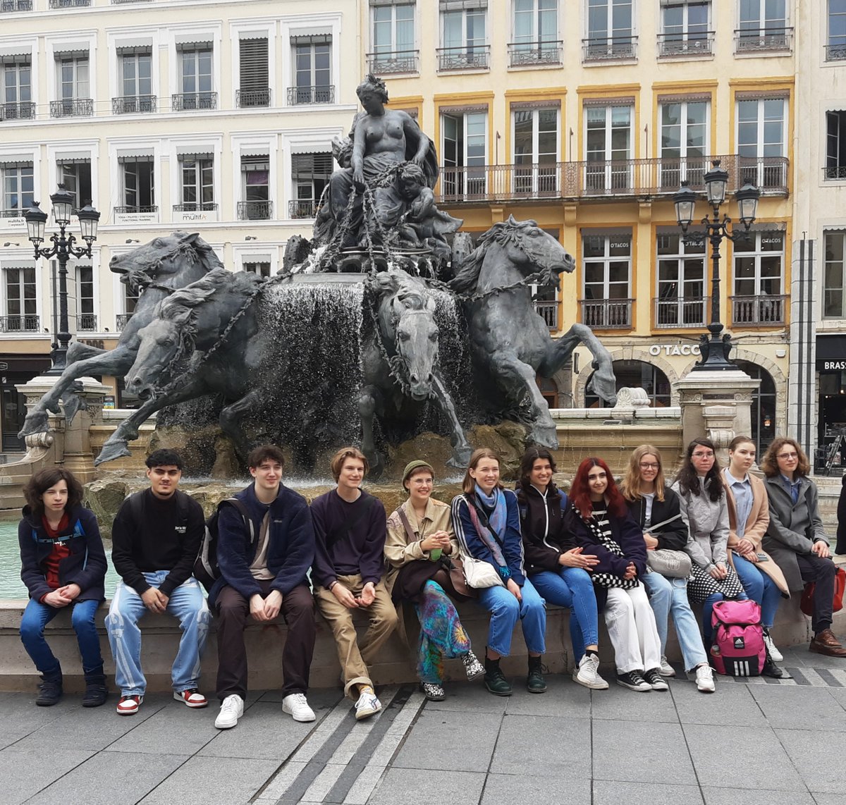IFALPES's tweet photo. Notre groupe d'étudiants suisses a passé le samedi à Lyon il y'a une semaine.
Au menu : une visite guidée avec un guide professionnel et beaucoup de temps libre pour faire du shopping dans la troisième ville de France !

#ifalpes #lyon #learnfrench https://t.co/H4cKkUu74k