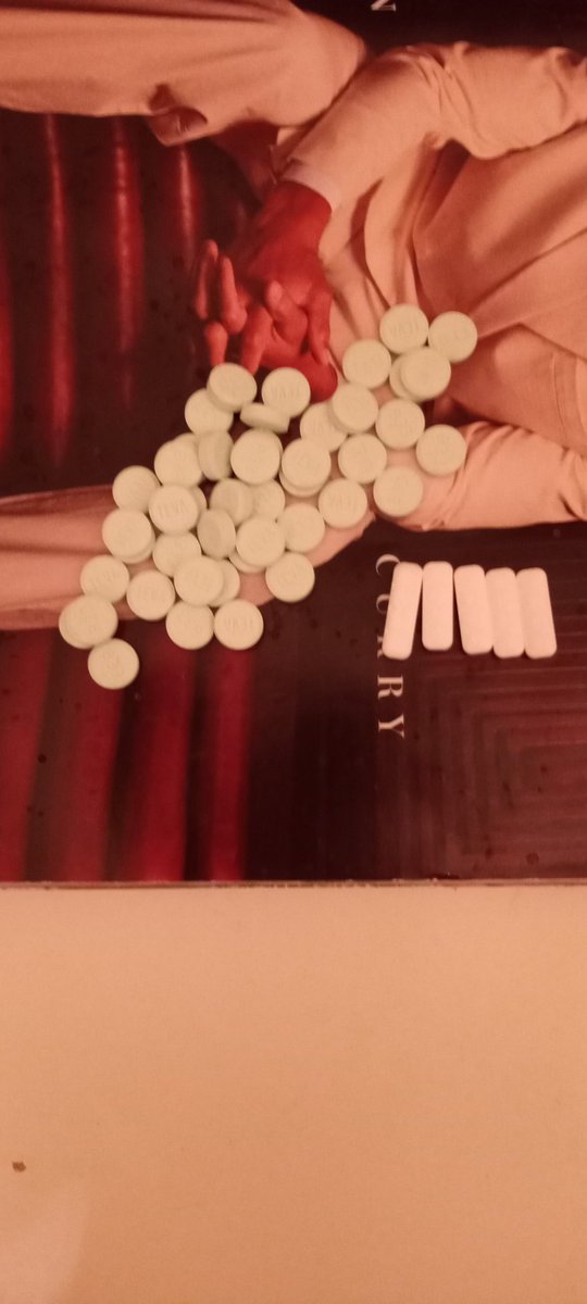 AgucciMf's tweet photo. Finally found the most legit real bar🔌in Vegas, 
, dm if you need and I got mushrooms chocolate 🍫 and mushrooms gummies and raw gold caps https://t.co/vmWmN6edQw