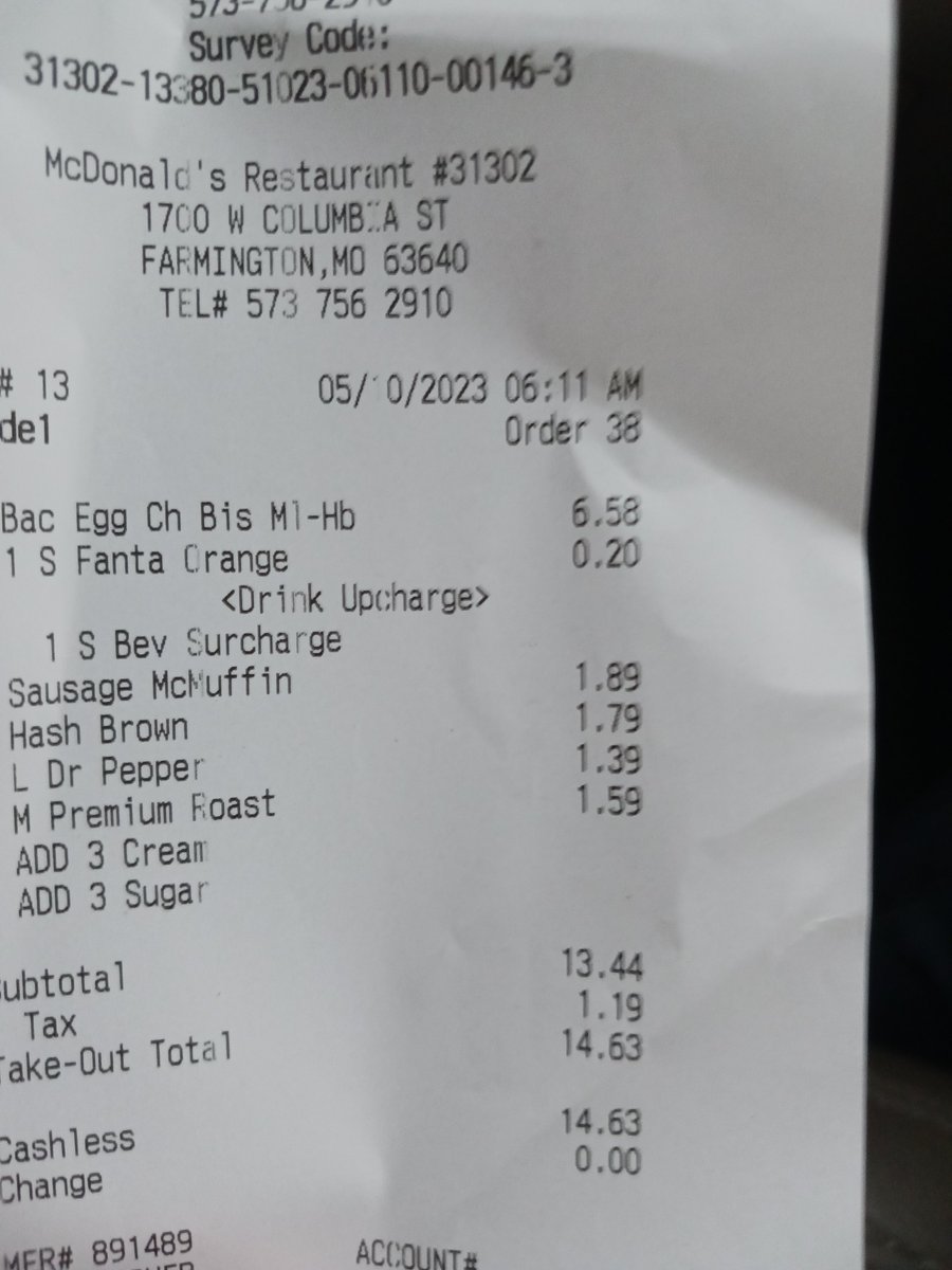 WhitewoodCanyon's tweet photo. @mcdonalds how is it ok to upcharge me when I ask for a smaller soda? #McDonald's #thatsnotright #comeon https://t.co/5KsjYRW57G