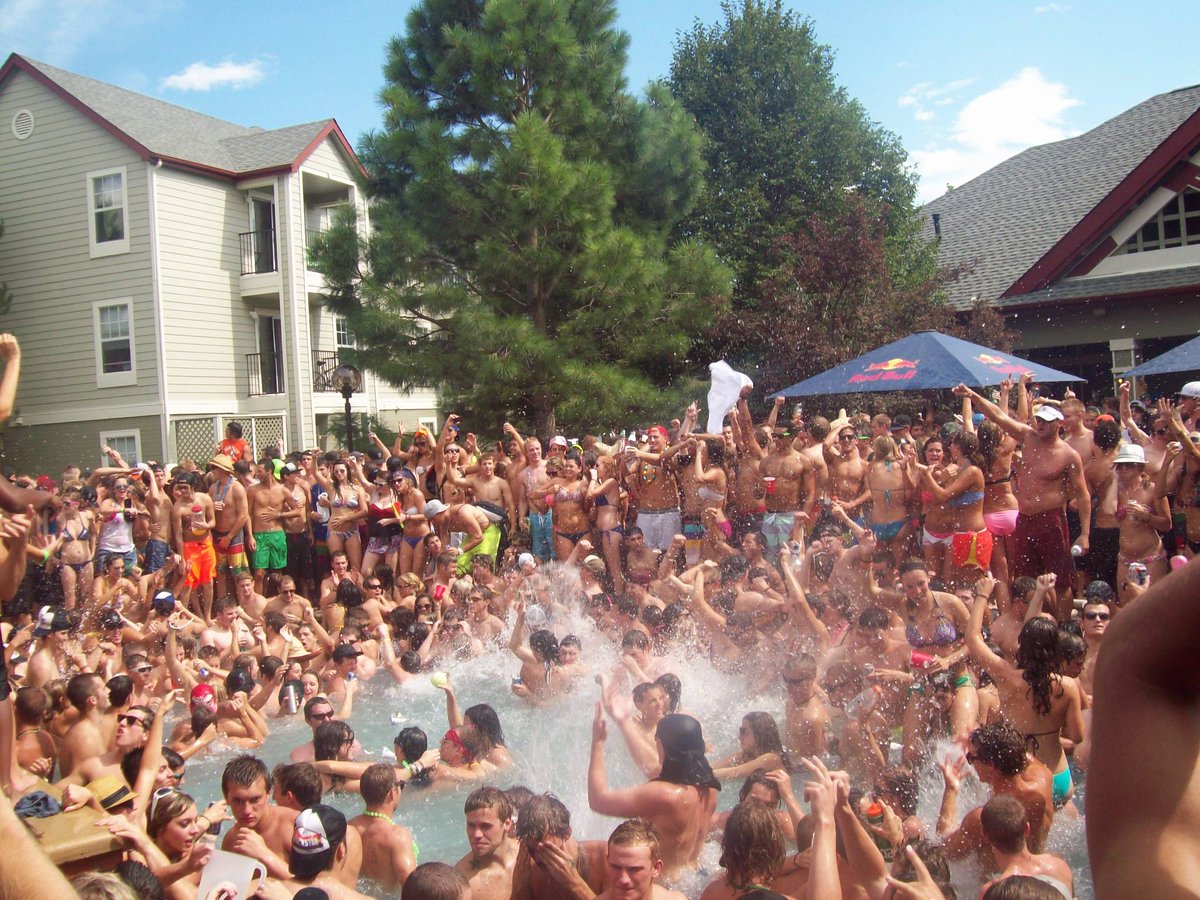 got_mike's tweet photo. @StudentRentPro @moseskagan loads of alpha in student housing... https://t.co/gb7JgDbwf1