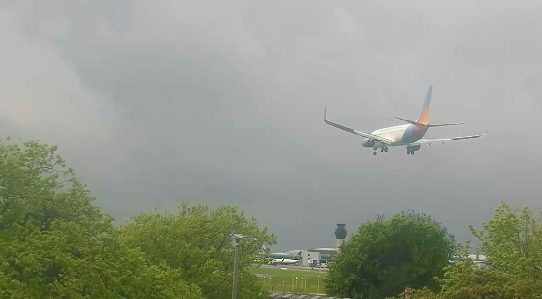 airlivenet's tweet photo. UPDATE Jet2 #LS190 landed at Manchester Airport https://t.co/oruftyVXe4 https://t.co/cxKKzCcriY