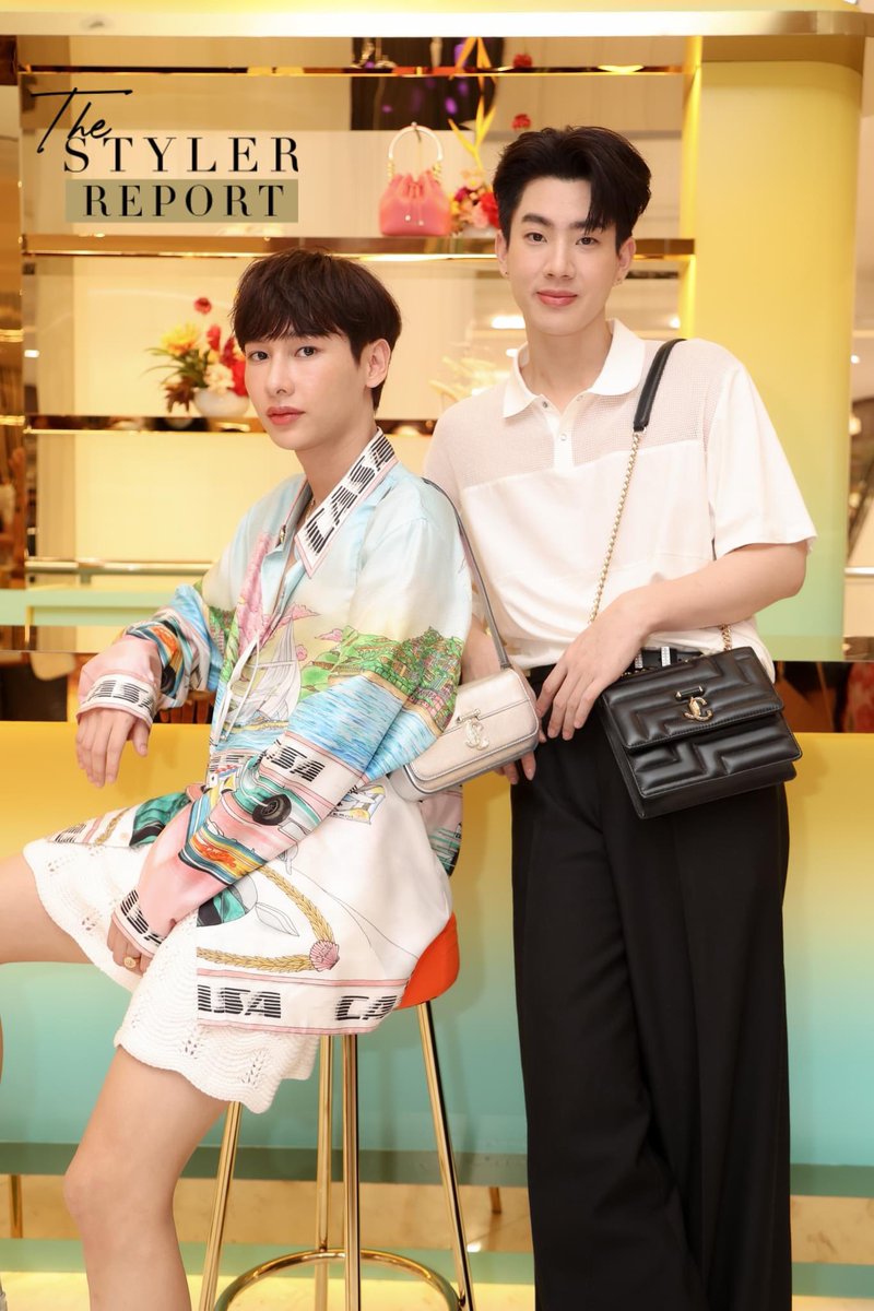 offgun_family's tweet photo. #OffGunxJimmyChoo
#JimmyChoo
#ออฟกัน #OffGun
#TheStylerReport คุณออฟ จุมพล, คุณกัน อรรถพันธ์ และเหล่าเซเลบริตี้ชื่อดังร่วมเยือนบ้านหลังใหม่ของ JIMMY CHOO เปิดอย่างเป็นทางการแล้วที่ชั้น M The Emporium สะท้อนตัวตนของแบรนด์ไว้ในทุกดีเทล ให้ความรู้สึกหรูหรา และยังมีโซน Wonder Room ห้องพิเศษสำหรับเจ้าสาว พร้อมพื้นที่ให้สามารถมาลองเลือกรองเท้า Wedding Shoes หรือ Party Shoes ได้ ซึ่งมีให้บริการเพียงแค่บูติกสาขา ดิ เอ็มโพเรียมเท่านั้น นอกจากนี้ยังรวบรวมสินค้าคอลเล็กชันสุภาพบุรุษและสุภาพสตรีของ Jimmy Choo ไว้อย่างครบครันไม่ว่าจะเป็นรองเท้า กระเป๋าถือ แว่นตา แอกเซสซอรี เครื่องหนัง ตลอดจนคอลเล็กชันเครื่องประดับและน้ำหอม
มาสัมผัสโลกแห่งความหรูหราของ Jimmy Choo และเทรนด์แฟชั่นซีซั่นล่าสุด Summer 2023 ได้ที่ Jimmy Choo Boutique MF, The Emporium โทร. 0-2664-8209
🔗 : https://t.co/W7WOjErx7v