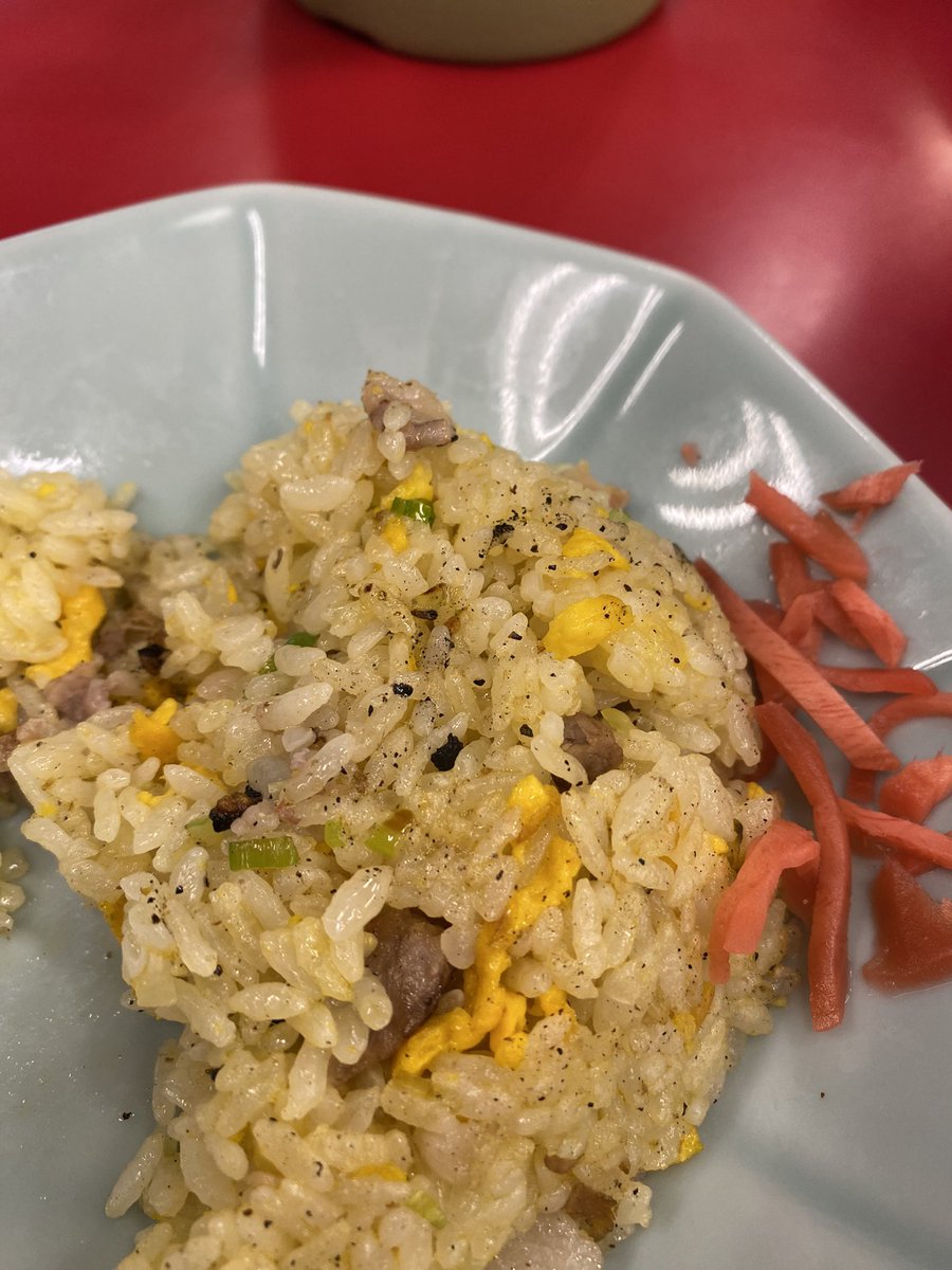 oooottaudi's tweet photo. 山岡家新発寒店にて
出て来たチャーハン
これ焦げですか？って聞いたら
はいコゲですって言われた
山岡家のチャーハン2度と食わん
しゃりしゃりした https://t.co/TBGbZvLQyn