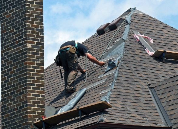 MasterCraftTX's tweet photo. #Roofing services like repair and replacement are essential for protecting your home or business. A properly installed and maintained roof can help to keep you and your belongings safe from the elements. It can also increase the value of your property.

https://t.co/SJ3O4tadEg https://t.co/VlKmV0Vch5