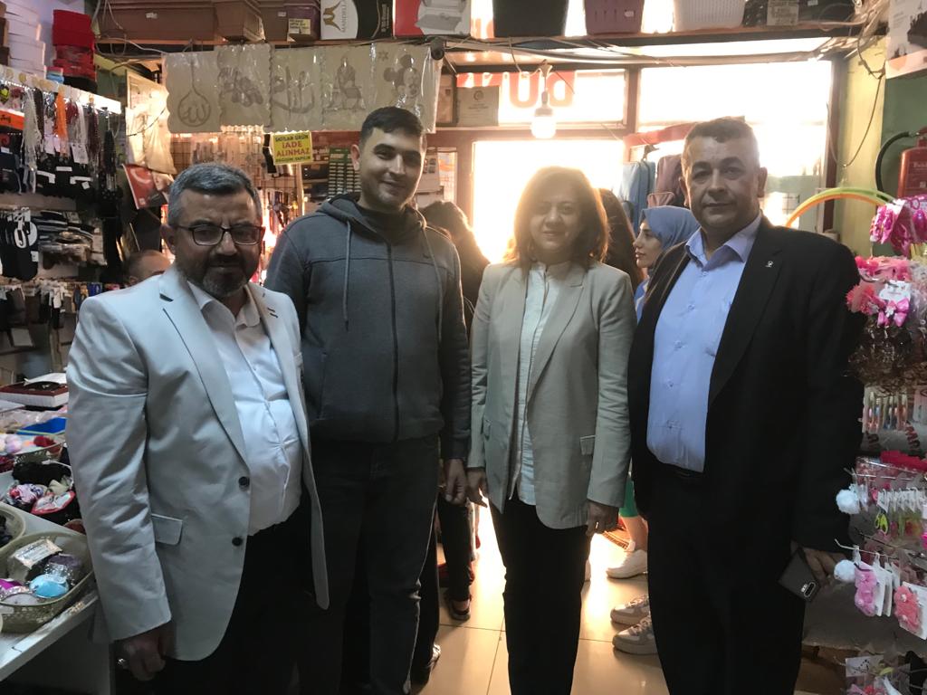 Abdlkadirs27's tweet photo. Yönetim kurulu üyelerimiz, Bölge başkanlarımız, meclis üyelerimiz, Gençlik Kollarımız, milletvekili Adayımız @Yilmaz_feray
Hanim ile birlikte 75.YIL MAHALLESİ esnafımızı ziyaret edip istişarelerde bulunduk.

Hayırlı işler diledik.
@erkankandemir 
@abdulhamitgul https://t.co/sVHdCQEIeu