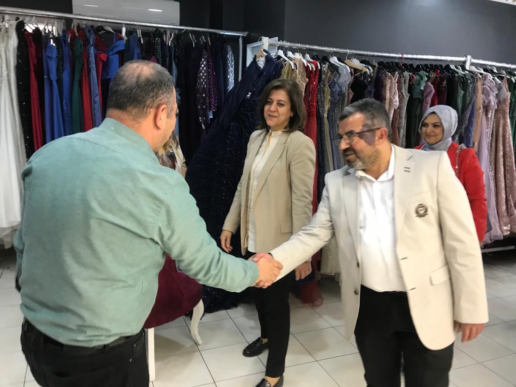 Abdlkadirs27's tweet photo. Yönetim kurulu üyelerimiz, Bölge başkanlarımız, meclis üyelerimiz, Gençlik Kollarımız, milletvekili Adayımız @Yilmaz_feray
Hanim ile birlikte 75.YIL MAHALLESİ esnafımızı ziyaret edip istişarelerde bulunduk.

Hayırlı işler diledik.
@erkankandemir 
@abdulhamitgul https://t.co/sVHdCQEIeu