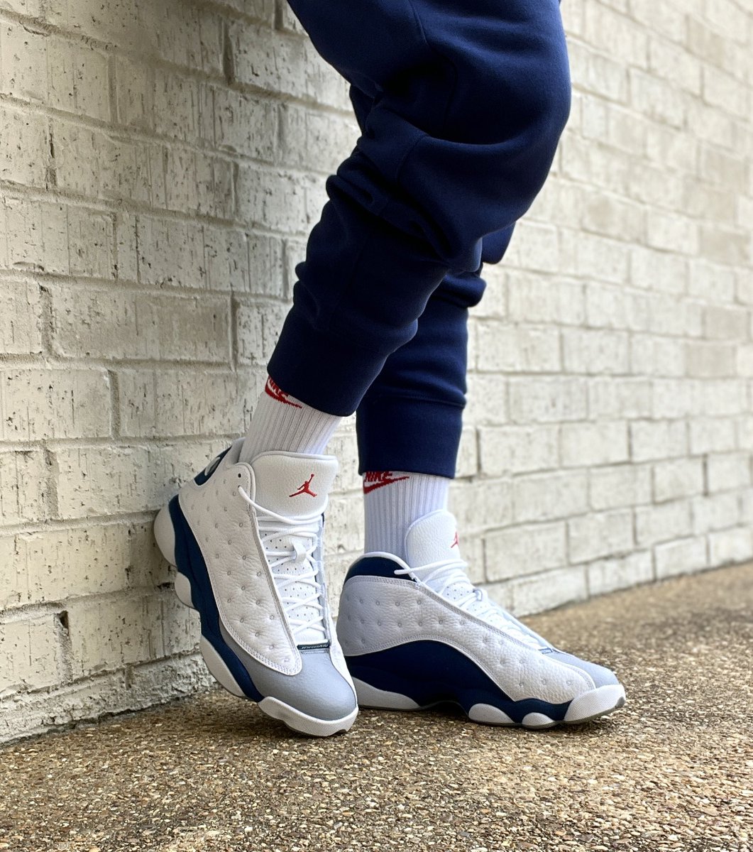 luvkicks4life's tweet photo. Good Morning Twitter fam! It’s Day 3 of #7DaysOfJoggers Hope everyone is having a great week. Happy Hump🐫Day family😎☀️

#kotd Air Jordan 13 French Blue
 @x_juanwilson #snkrsliveheatingup #snkrskickcheck #yoursneakersaredope https://t.co/Lb6mUdFafo