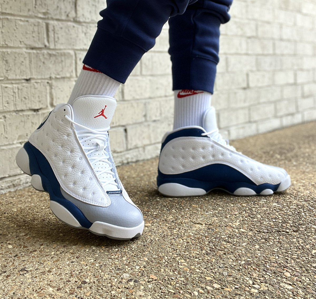 luvkicks4life's tweet photo. Good Morning Twitter fam! It’s Day 3 of #7DaysOfJoggers Hope everyone is having a great week. Happy Hump🐫Day family😎☀️

#kotd Air Jordan 13 French Blue
 @x_juanwilson #snkrsliveheatingup #snkrskickcheck #yoursneakersaredope https://t.co/Lb6mUdFafo