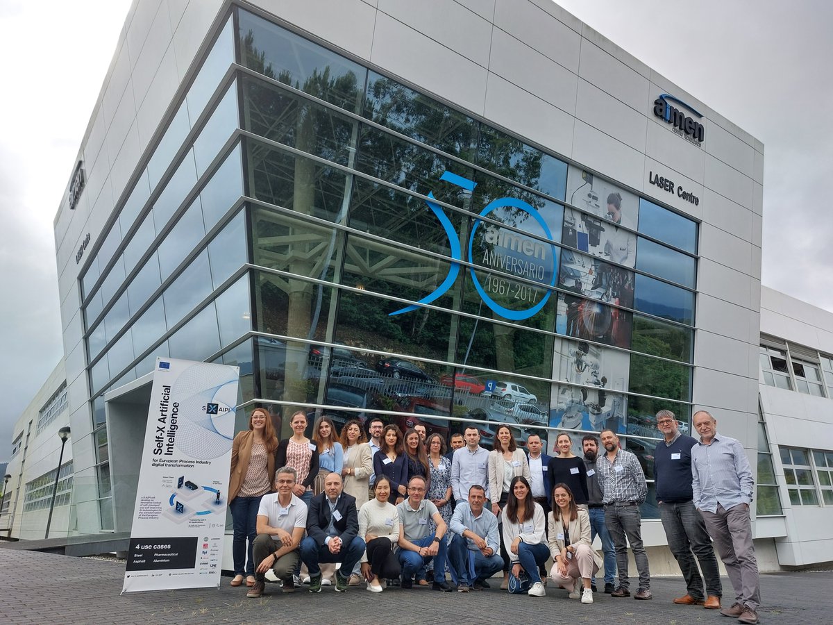 CORE_Innov_Cen's tweet photo. 📣 Our team was there at the @s_X_AIPIProject General Assembly meeting.
Our data scientist, 👩💻 Alexandra, presented a Human Interaction #methodology to develop #selfX solutions that focus on #anomalydetection, #predictivemaintenance & product #qualityprediction.
#womenintech https://t.co/dQytQf7X17
