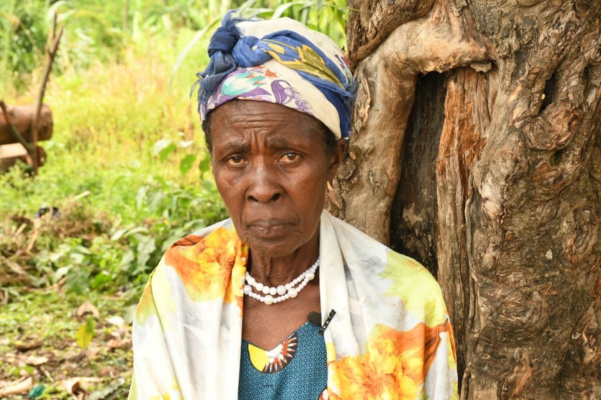 bbstvug's tweet photo. Famire ya Private Wilson Sabiiti omukuumi eyatemudde minisita Charles Engola balaajanidde Eggye lya UPDF libawe omulambo gw'omuntu waabwe baguziike kuba bakooye okulinda nga n’abantu abaali baggya okubasuza n’okuziika bazeeyo ewabwe kuba tebakyalina kyakulya mu lumbe. Bano era basabye gavumenti ebategeeze oba nga balina kyebalina okuwaayo okusobola okuweebwa omulambo gw'omwana waabwe bakyesonde  kuba kiyitiridde. #BBSKATI #BBSGambuuze #BBSAgeesigika