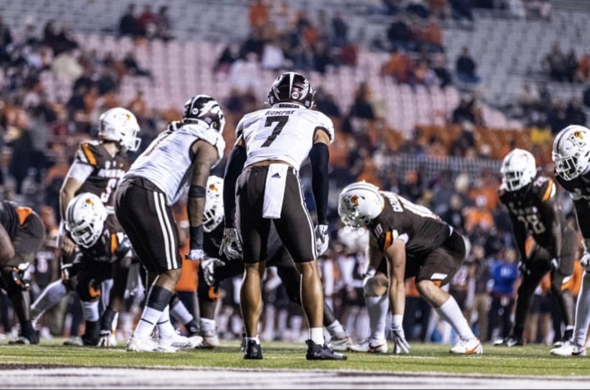 JaquariBrown6's tweet photo. #AGTG BLESSED TO RECEIVE AN OFFER FROM WESTERN MICHIGAN!!! @CoachEdwards10 @HocoRecruits @JamarkusWill @tone2782 @CoachReid_ @coach_celiscar @RecruitGeorgia @ChadSimmons_ @JeremyO_Johnson @CoachSing18 @chastain_kelly @Ztaisler https://t.co/ogivb3UuhX