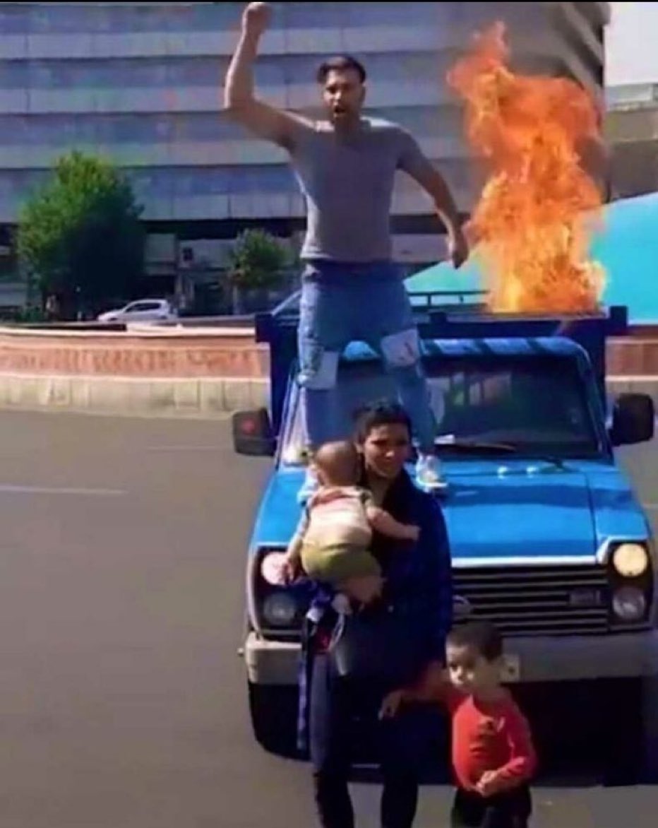 SaiedehSaideh59's tweet photo. جان #رضا_نوروزی در خطر است 
میگن زندانیان در زندان بهش حمله کردند اگر واقعیت باشه یعنی واقعا وطنپرستان هم با ج و هم با اسهال طلب و تجزیه طلب در جنگ 
#ما_کنار_شاهیم https://t.co/4jNGgpuwvp