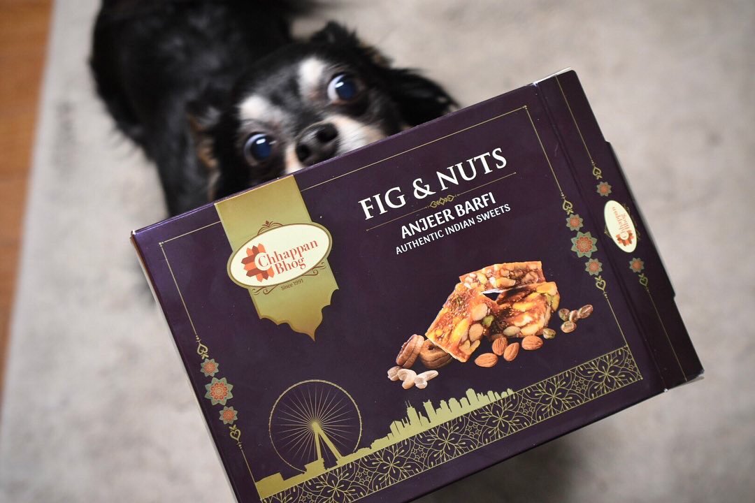 sanbiki4123's tweet photo. #お土産 #fignuts

ナッツがたっぷり。イチヂクかなぁ？甘くて食べやすい。 https://t.co/QWuJiqRzBA