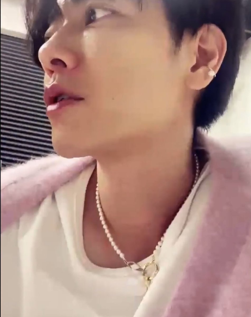 saeTAKERUnomaru's tweet image. ここ数日喉失ってるのですが…
彼にうつされたから仕方ないね⁽(◍˃̵͈̑ᴗ˂̵͈̑)

はい。
本日も安定のハッピー野郎です
🤘( ˙꒳​˙  )🤘

健さんはもう治ってますように…🍀

#佐藤健さん の首元ってきれいだわ〜💕