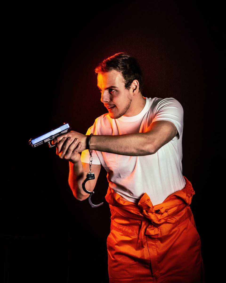 The Captor 🔫 

Meet @SamuelJohnWalls, your captor for the evening. 

He’s got handcuffs, and he ain’t afraid to use them. 

Come get taken HOSTAGE by him on the 14th of May at the Rotunda Theatre in Brighton. <a href="/brightonfringe/">Brighton Fringe</a> 

Tickets: brightonfringe.org/events/bad-clo…

📸 <a href="/DartJohanna/">Jo</a>