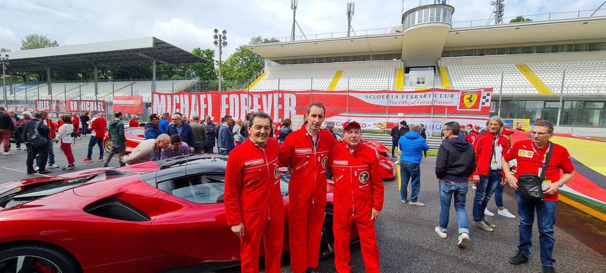 A great gesture by the @scuderia_c73630, which again organised a tribute to Michael on 29 April, also commemorating Jules Bianchi. The tifosi are simply unique...￼🤩 They say: 'Michael deserves it for all the great and unrepeatable joys he has given us.' 🙏