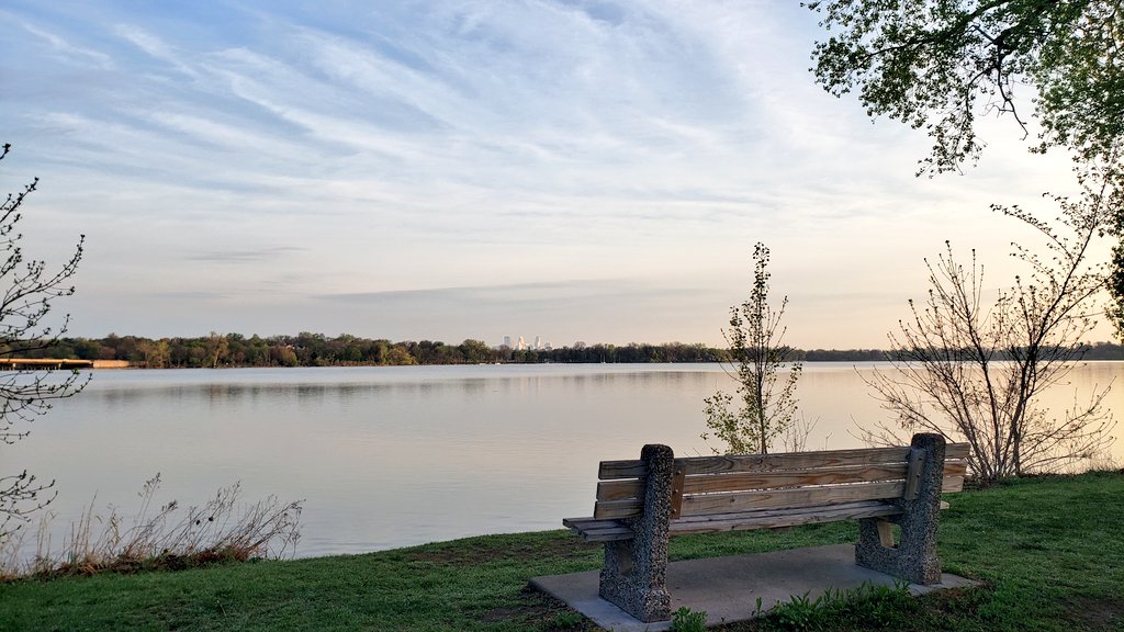 Saar0323's tweet photo. Lake Nokomis this morning. Minneapolis, Minnesota. @NokomisLife @StormHour @ThePhotoHour https://t.co/AT8O2Mi39L