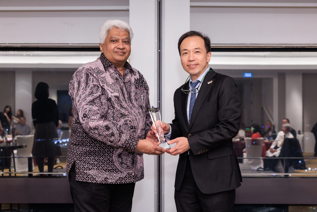 ITI_sg's tweet photo. ITI Director T. Sasitharan received the National University of Singapore Faculty of Arts and Social Sciences (FASS) Distinguished Alumni Award at a private dinner ceremony on 5th May 2023.

Photos courtesy of NUS Faculty of Arts and Social Sciences

https://t.co/aSx9dBeQHP https://t.co/zEbMnexFY2