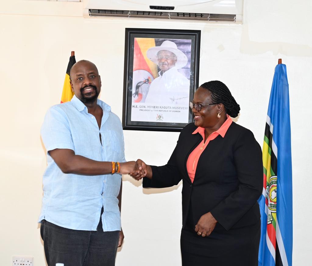 SeniorYona44's tweet photo. Pothole City tour: Today, The Supreme Leader of MK Movement / SPA/SO had a fruitful engagement with the KCCA Executive Director. They also made spot checks on some of the worst potholes in the city. #MK2026 @mkainerugaba @BalaamAteenyiDr @DaudiKabanda @BagaayaP @jessyoolo @kamami https://t.co/Pqi7vLiDVa