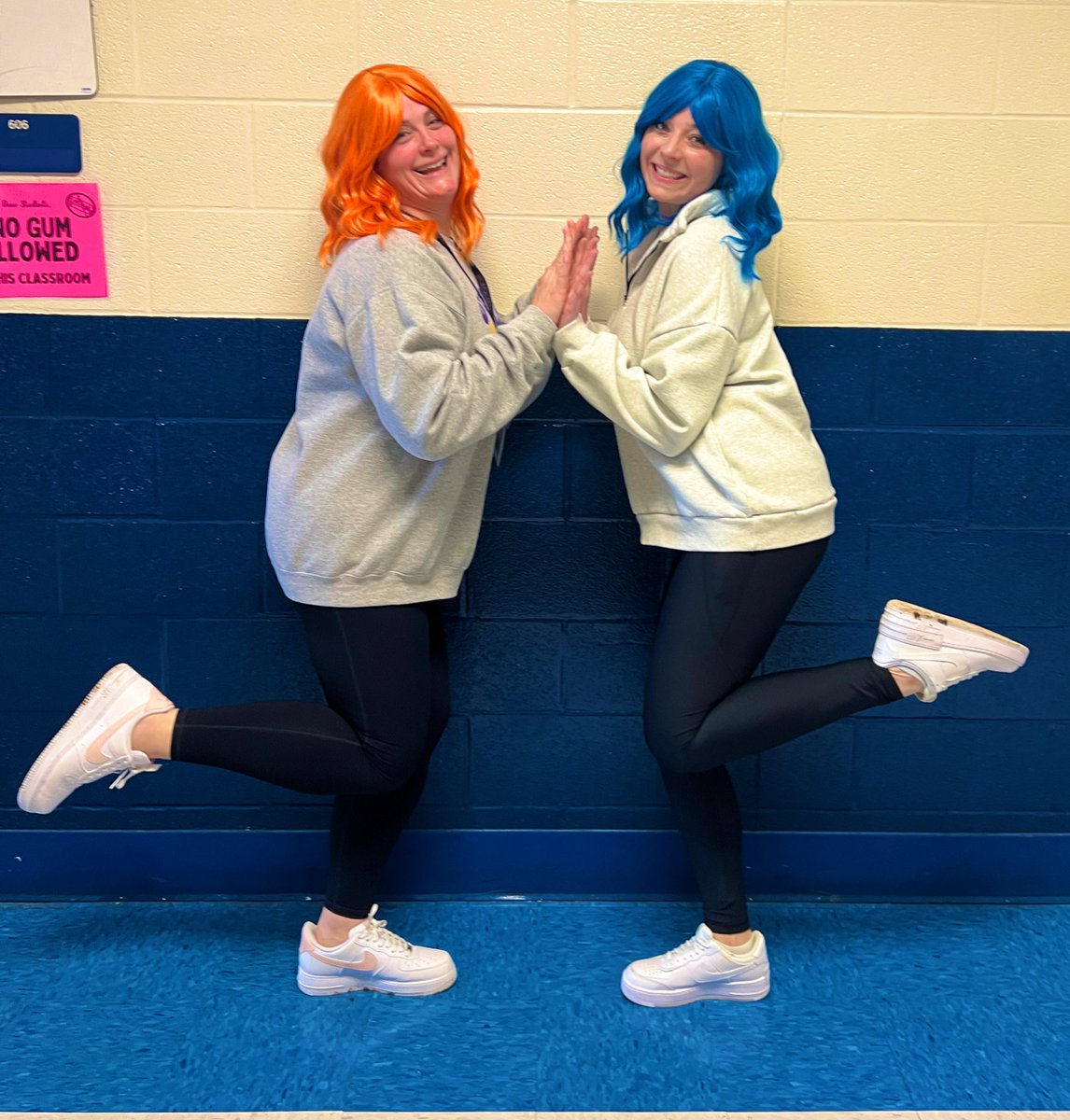 harleemorphis's tweet photo. BMS Twin Day! 💙🧡 #goflames @Doctor_ACM @theburtalert1 https://t.co/gozKFHXEOx