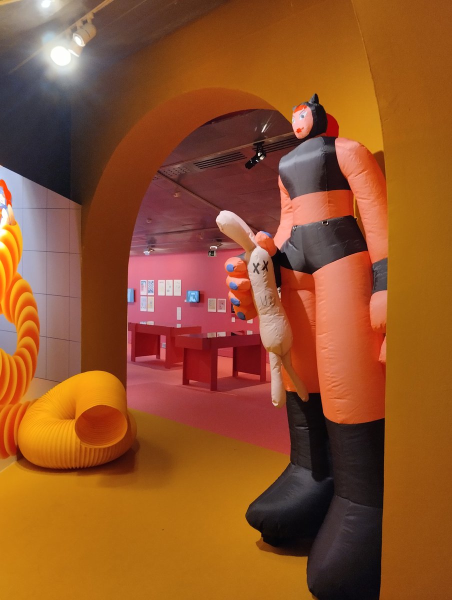 eliramirez82's tweet image. Avui amb els de #PrescripcióLectora hem anat d&apos;excursió! 😄 Hem visitat la expo de &quot;Constel·lació gràfica&quot; al @cececebe de la mà de la seva comissària, la @mterronova. 
(ja hi havia anat però fer la visita amb ella ha sigut un plus 👌👌)
Encara no hi heu anat? heu d&apos;anar! #Còmics