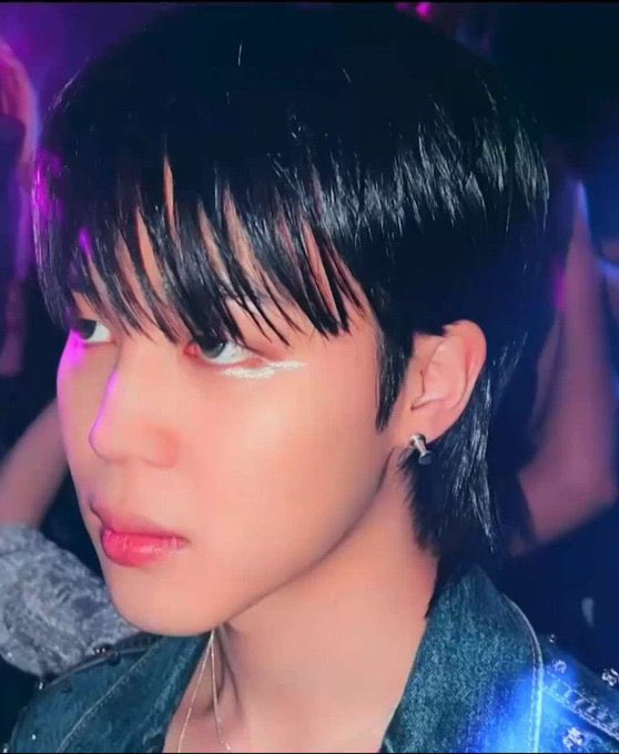 PJM_vocal's tweet photo. "LIKE CRAZY” BY BTS JIMIN HAS NOW ACHIEVED 118 #1's on iTunes WW &amp; he is the first &amp; only artist to ever achieve this feat with two 2 song including “with you” — JIMIN HISTORY MAKER !! https://t.co/FpCgh4lRk8