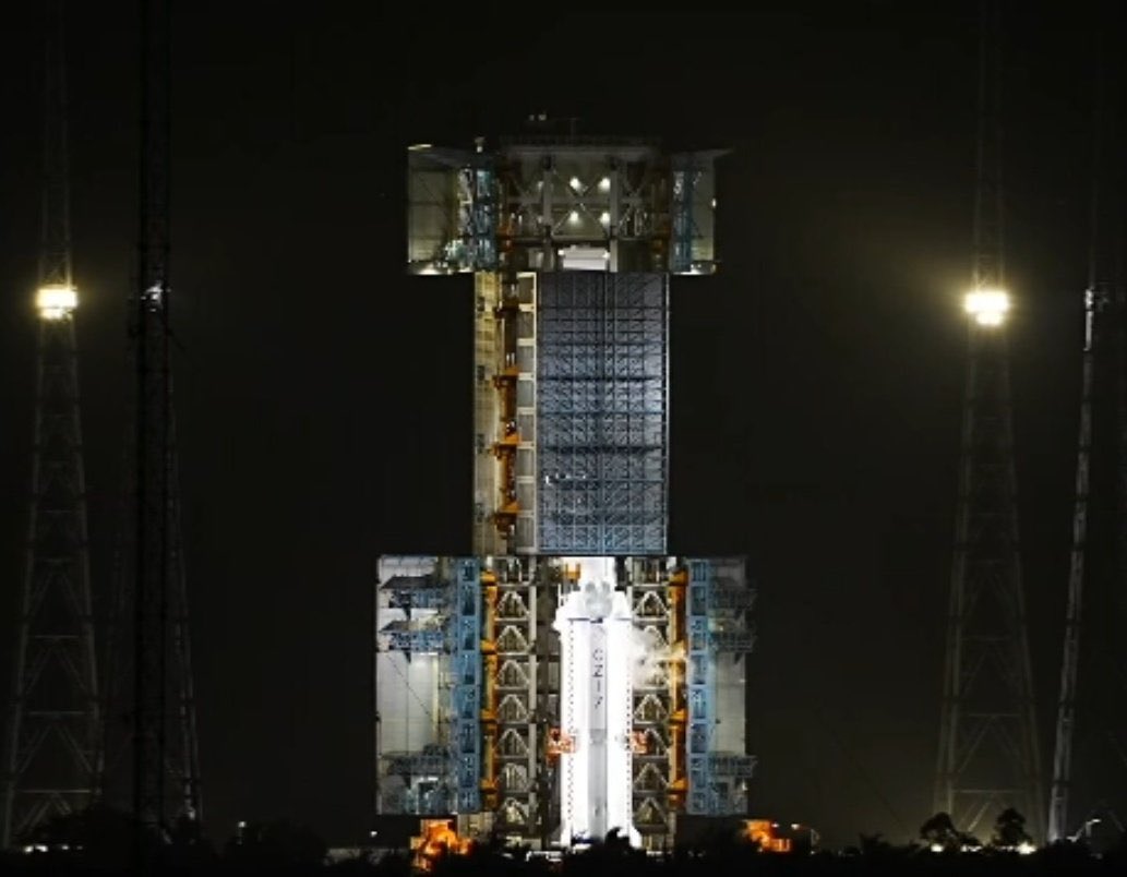Ajmeunier's tweet photo. Dans quelques dizaines de mn. Décollage du vaisseau cargo #Tianzhou6 #CZ7 pour la station spatiale chinoise #CSS. #Lachroniquespatiale https://t.co/ld1aJxJncm
