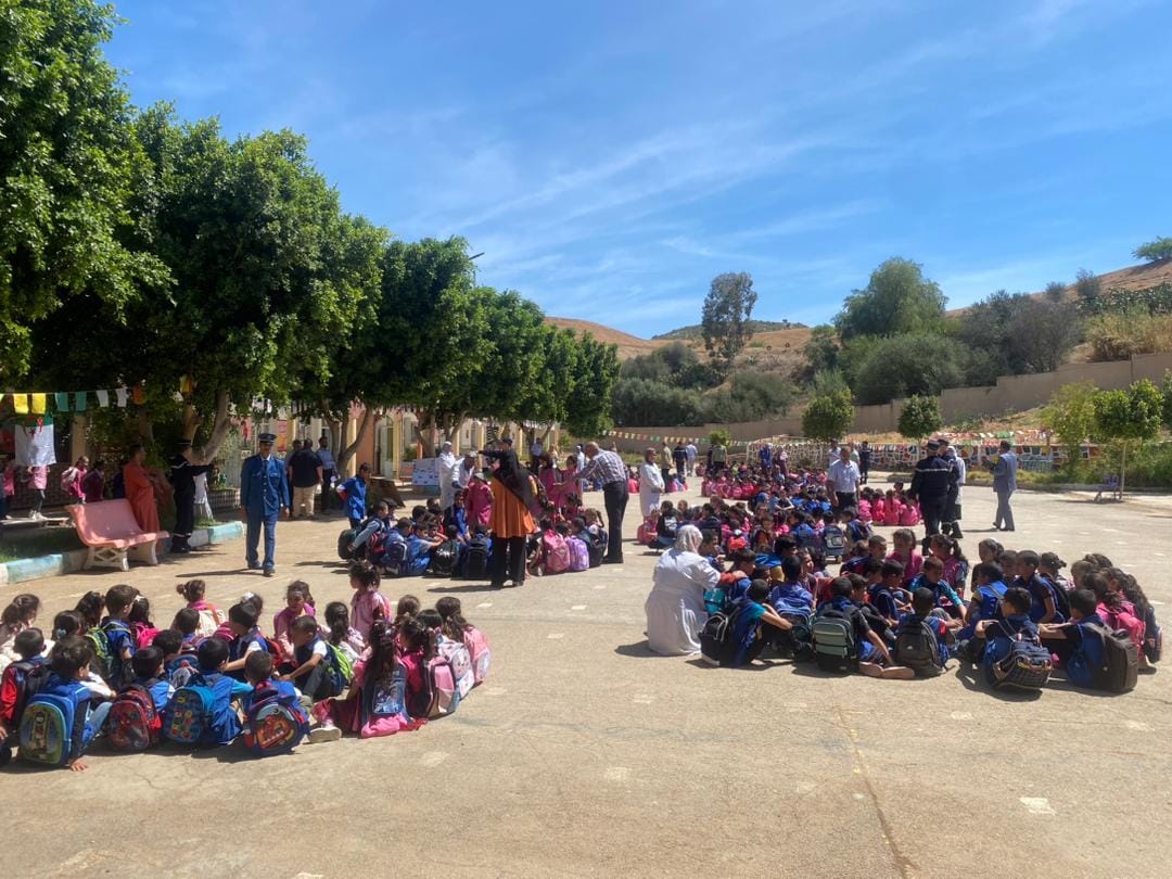 PNUDAlgerie's tweet photo. «معا من أجل الوقاية من المخاطر الكبرى»
🏫Place aux activités parascolaires et ludiques au niveau des écoles des communes pilotes du Programme #CapDeL! Différents exercices élaborés par la @DGPC_CNI pour favoriser une culture de prévention et apprendre les comportements à adopter+ https://t.co/u5ZLRorfzF