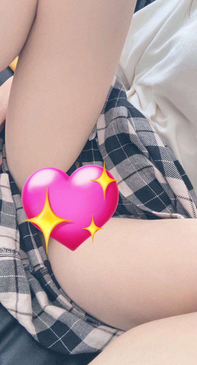 Karina__074's tweet photo. フォロワー1600人いってるから、

❤️とRTしてくれた人に
      スタンプなしあげちゃうよー！

 #エロ    #裏垢女子 https://t.co/PQDsIw2eeD