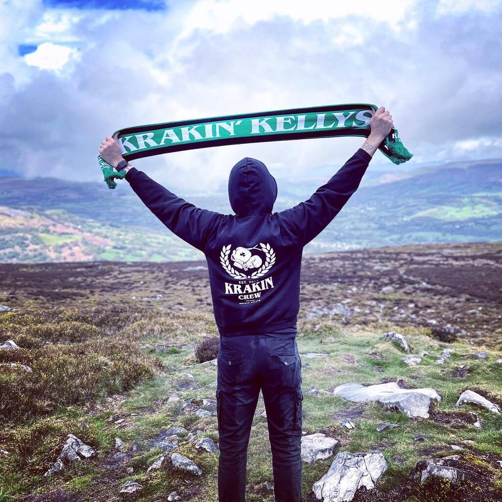 Promised Land 🏴󠁧󠁢󠁷󠁬󠁳󠁿 #wales #celticpunk #krakincrew #krakinkellys #footballscarf #celtic 📸 by @the_dark_photographer_in_wales