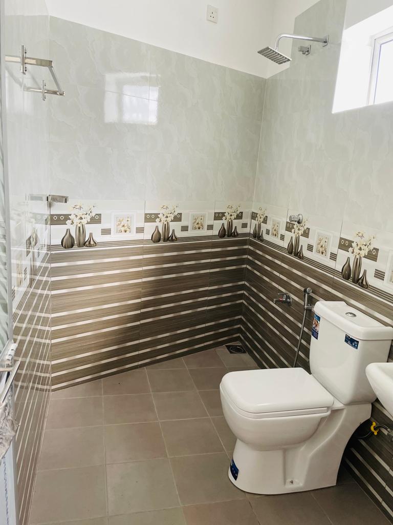 easywaytop's tweet photo. Homagama is located at the Habarakada intersection. This house has been built on a plot of 6 par.
📷The house has two floors and consists of a living room, 3 rooms, 2 bathrooms and a beautiful kitchen with a modern pantry.
Call now-0705388656
https://t.co/bKBU2Xyxat https://t.co/L0yMkFLcBq