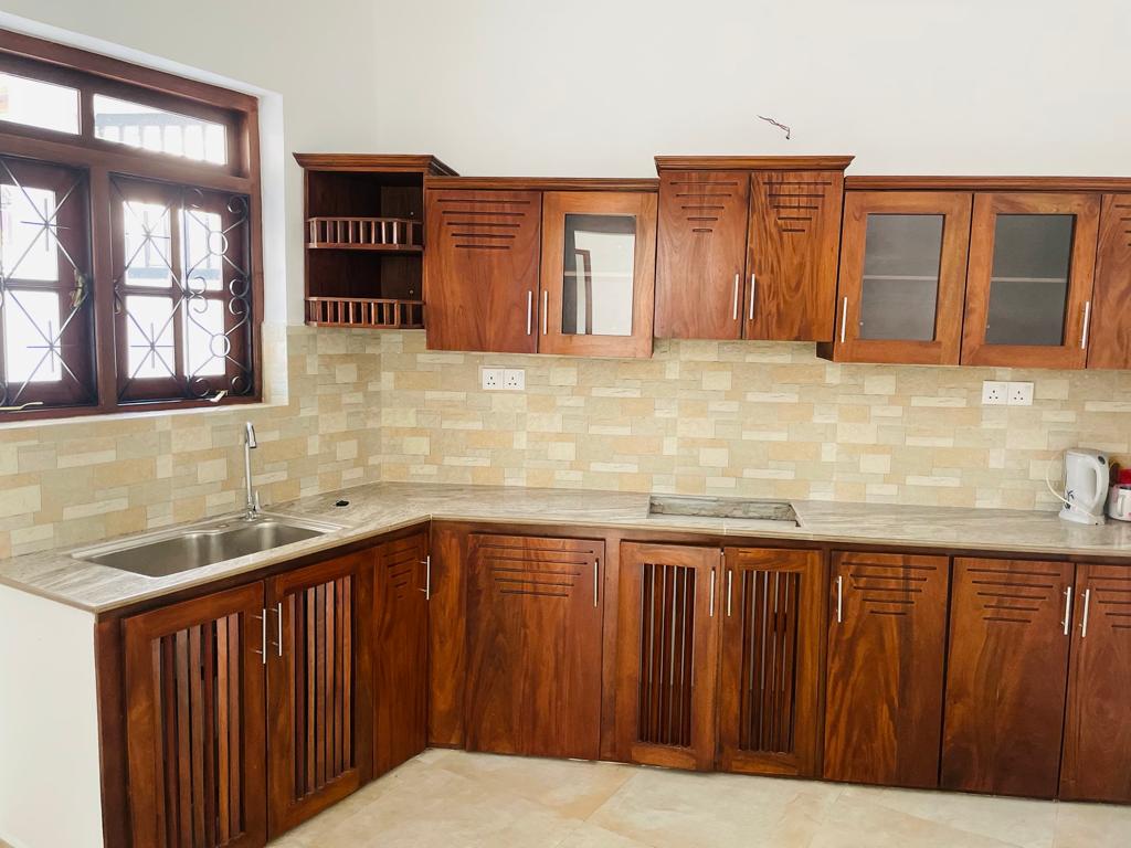 easywaytop's tweet photo. Homagama is located at the Habarakada intersection. This house has been built on a plot of 6 par.
📷The house has two floors and consists of a living room, 3 rooms, 2 bathrooms and a beautiful kitchen with a modern pantry.
Call now-0705388656
https://t.co/bKBU2Xyxat https://t.co/L0yMkFLcBq