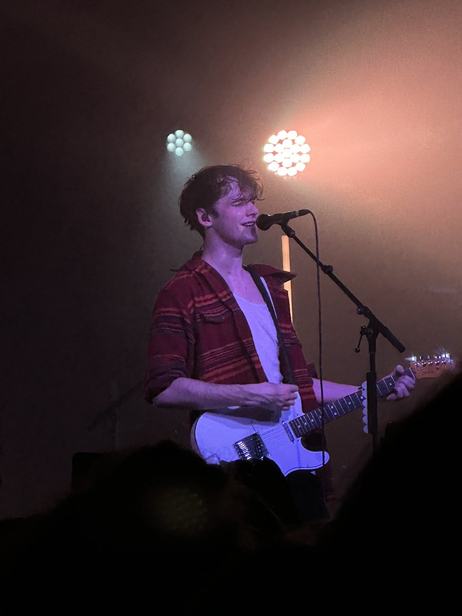 concretebur's tweet photo. had to ask my friend to record concrete for me because i was sobbing the whole song #LovejoyAustin https://t.co/3EKu5cT6aF
