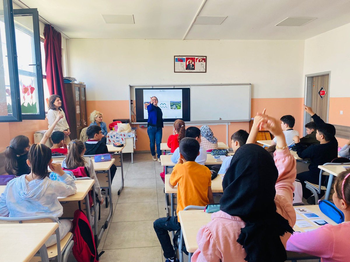 yeditepe_io's tweet photo. “Kentler Çocuklarındır” projesinde öğrencilerimiz hem eğlendi hem öğrendi. Metin Sözen Eğitim ve Kültür merkezi ve Çekül Vakfına teşekkür ediyoruz. @cekulvakfi @metinsözeneğitimvekültürmerkezi @GAZIANTEP_KUDEB @GaziantepBeld @cekulegitim @yasintepe @Gaziantep_MEM @erdalkilinc27 https://t.co/usoCgr0RJE
