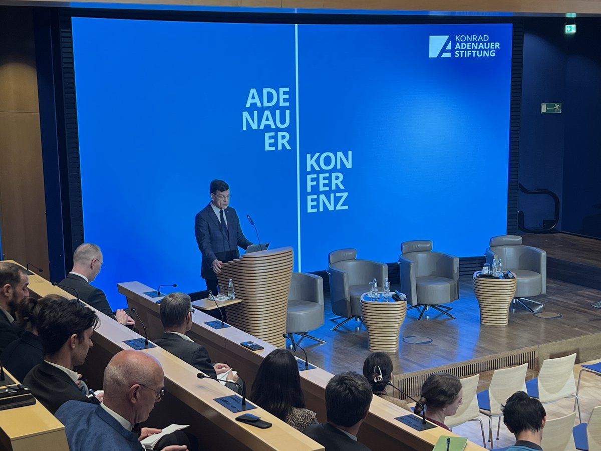 KASonline's tweet photo. "Russia's war against #Ukraine is as unjust as it is illegal." Mit diesen Worten eröffnet Henrik #Landerholm, nationaler Sicherheitsberater 🇸🇪, unsere #AdenauerKonferenz 👉 Nach unserer Zukunftswerkstatt sprechen wir über die Herausforderungen einer sich verändernden Weltordnung. https://t.co/vrKnI9ETkm