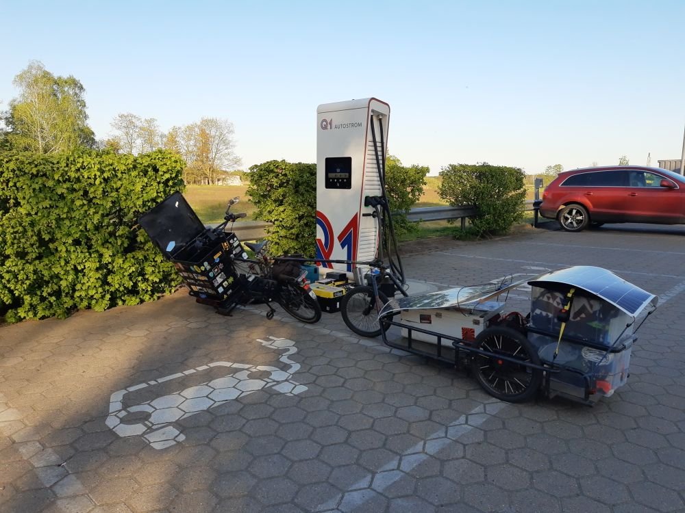 cargoshuttle's tweet photo. Unfortunately it is not enough to sustain the heavy load - so I need to charge in between. https://t.co/bC1Y3DRWSi