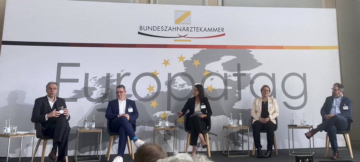 Diskussion beim #Europatag zwischen <a href="/ProfThun/">Sylvia Thun</a>, Nick Schneider (<a href="/BMG_Bund/">Bundesgesundheitsministerium</a>) RMMontag von der <a href="/fdp/">FDP</a> &amp; Dr. Möll von <a href="/BVMed/">BVMed</a> „Auswirkungen des #EHDS für das deutsche Gesundheitssystem“.