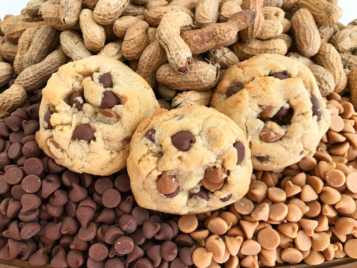 kheascookies's tweet photo. Seasonal Cookie for May/June is “Peanut Butter Chip!!🥜🍫🍪

⬇️
Find Our Cookies At:
https://t.co/9TJyhmCL0a

STORE LOCATIONS:
#forfivecoffee
#juiceeternity
#kookaburracoffeeny
#rastellimarketfresh
#gracesmarketplace
#saxbysgeorgetown https://t.co/nZlw1LsJP4