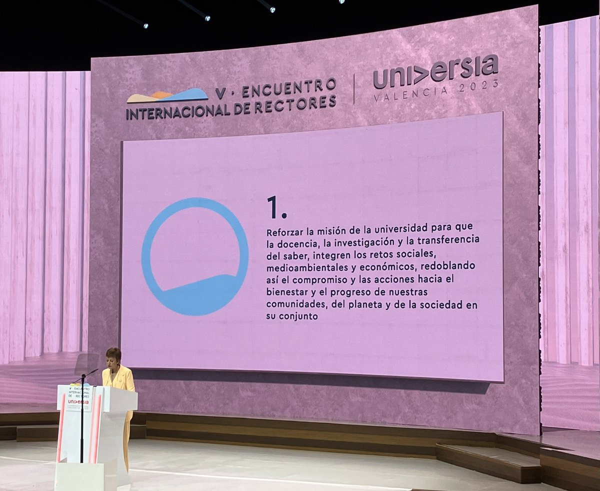 CaraCAitchison's tweet photo. Mavi Mestre, Rector of Universitat de Valencia &amp; Chair of Academic Committee of Universia presents seven commitments of Declaration of Valencia - University &amp; Society: 1) Integrated &amp; sustainable development; 2) Lifelong learning; 3) Interdisciplinary knowledge, skills &amp; values https://t.co/GRtiNd9Tmd