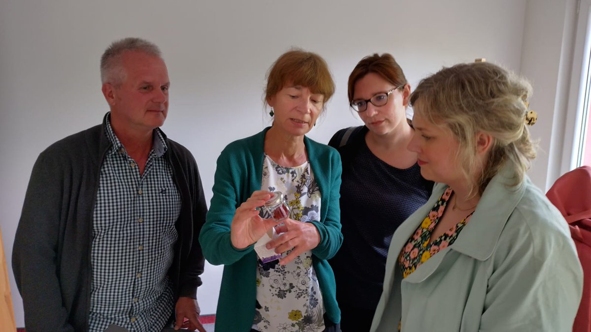 MetropolregionM's tweet photo. 2. Station ist die W³ Wandel-Werte-Wege gGmbH. Mit dem Projekt "Rotes Gold" will das Altenburger Unternehmen Safran wieder als Teil der Landwirtschaft etablieren und ein Netzwerk aus Safran-Produzenten &amp; -Herstellern aufbauen, gefördert über UNTERNEHMEN REVIER durch das  @BMWK. https://t.co/BaiLxICI8C
