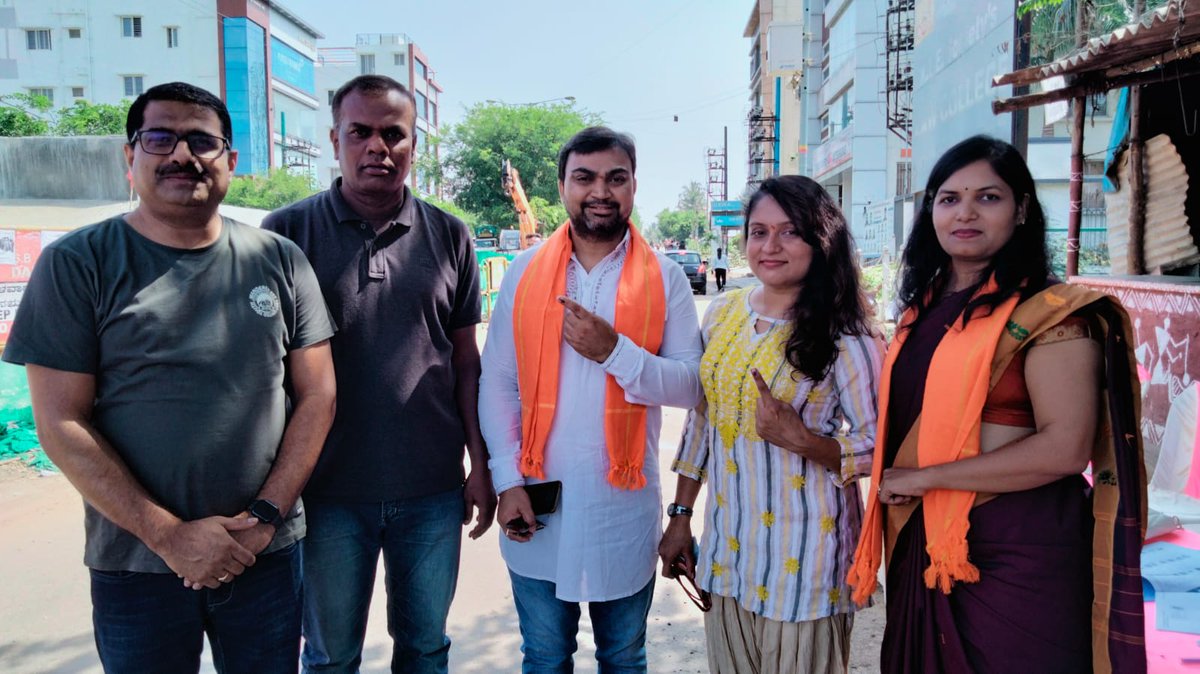 VikramS93484143's tweet photo. ಇಂದಿನ‌ ಮತದಾನದ ಯಶವಂತಪುರ ಉಲ್ಲಾಳ ಮತಗಟ್ಡೆಯ ಕಡೆಗಿನ ಒಂದು ನೋಟ........
#vikramsuri #actorslife #sandalwood #karnatakaassemblyelection2023 #CMBasavarajBommai #bjpkarnataka #NirmalKumarSurana #BJPStateOffice #Stsomashekar #NalinKumarKateel #NamithaRao https://t.co/IX2PZrElGR