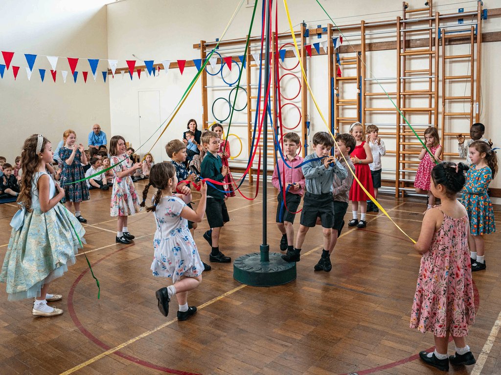 salisburycathsc's tweet photo. Pre-Prep were magnificent showcasing their dance skills yesterday afternoon and it was evident how much fun was had by all. Many thanks to Miss Kim for her dedication and enthusiasm. #maypoledancing #maypole #preprep #EYFS #salisbury https://t.co/gYALta6NQN