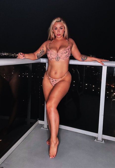 Fuck me with a view? https://t.co/59vbRm3hN0