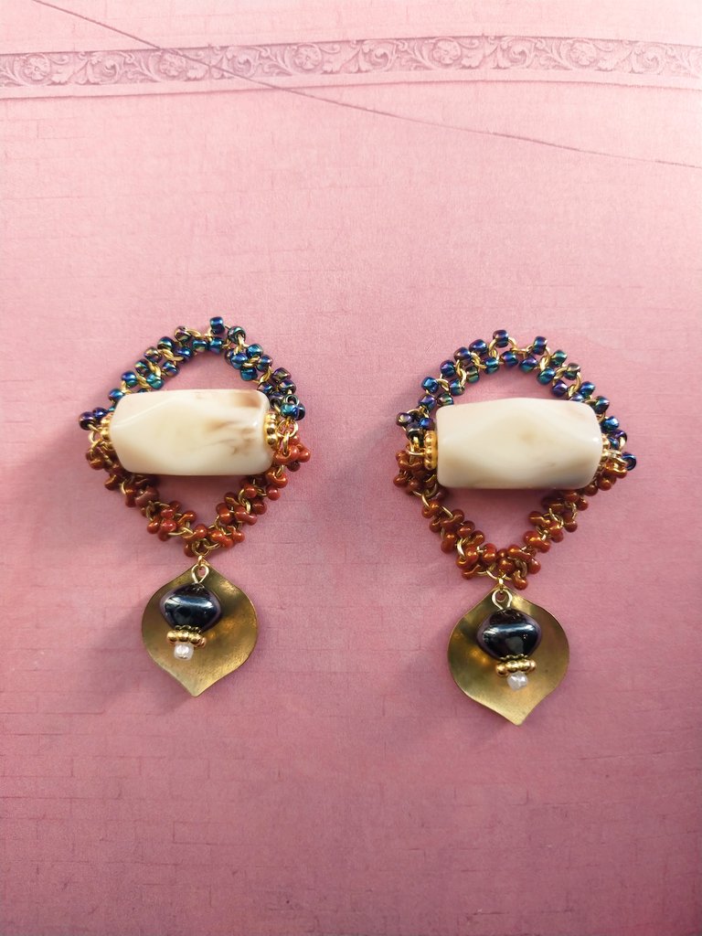 zorrro0217's tweet image. 新作です
チェコビーズと真鍮を使っております！！
今回のシリーズはお品少なめですがお気に入りのパーツを沢山使いました！

#handmadeaccessory
#ハンドメイドアクセサリー