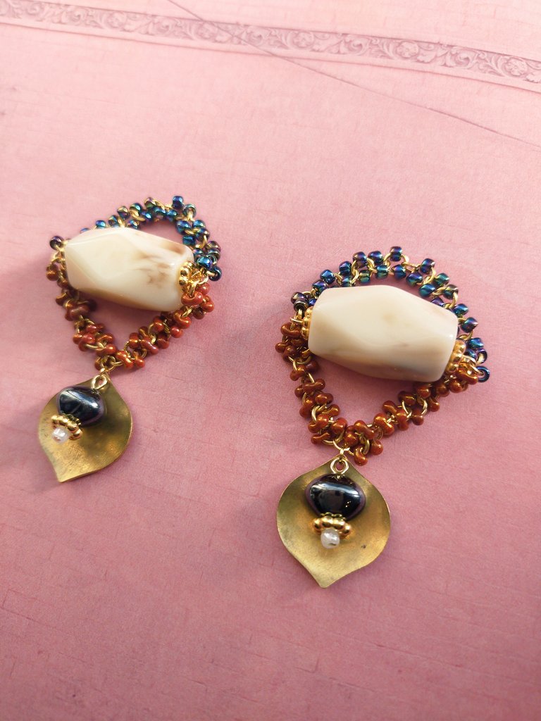 zorrro0217's tweet image. 新作です
チェコビーズと真鍮を使っております！！
今回のシリーズはお品少なめですがお気に入りのパーツを沢山使いました！

#handmadeaccessory
#ハンドメイドアクセサリー